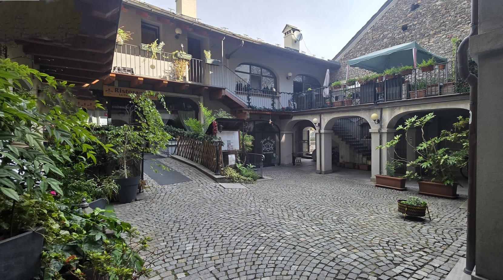 Vendesi Attività Commerciale nel Centro Storico di Aosta - Immagine# 2