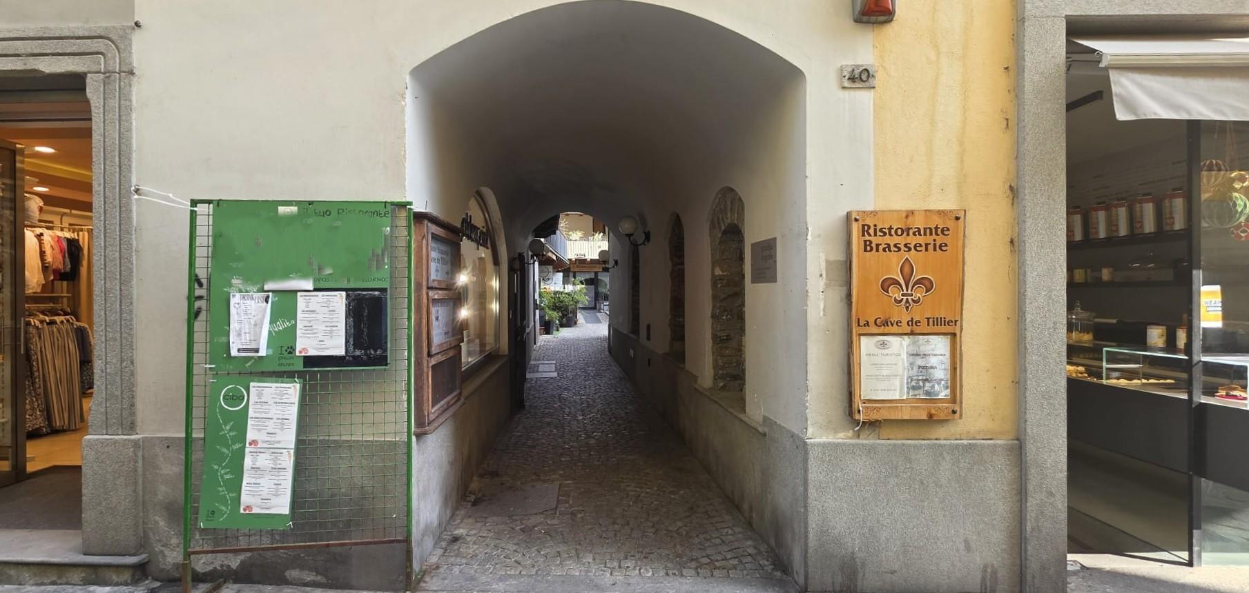 Vendesi Attività Commerciale nel Centro Storico di Aosta - Immagine# 3