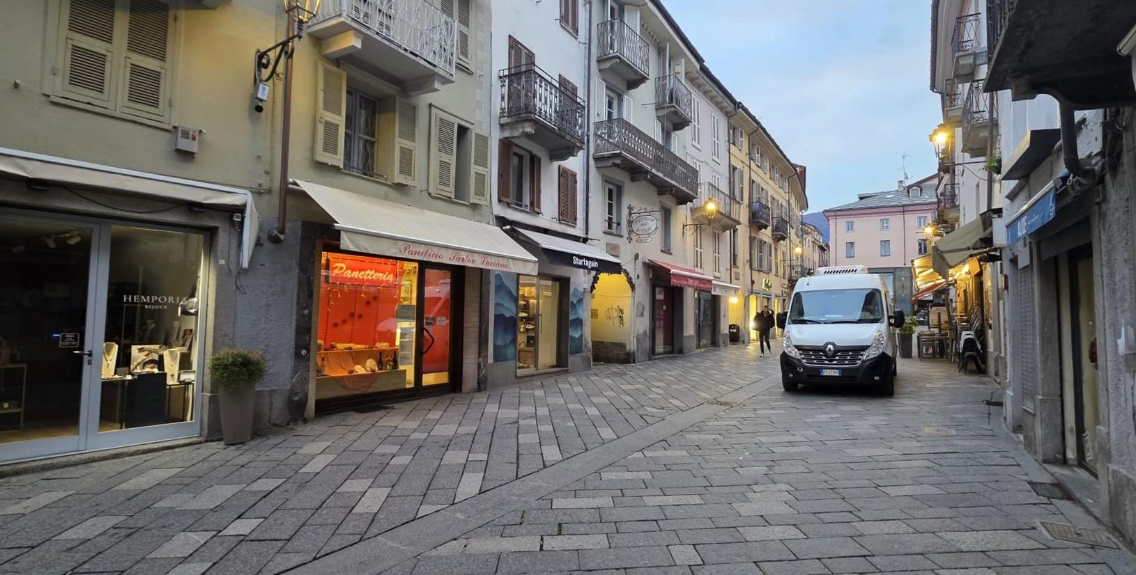 Vendesi Attività Commerciale nel centro storico di Aosta - Immagine# 2